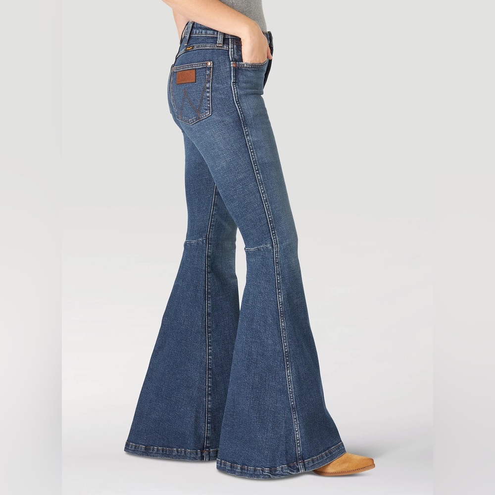 ‼️SOLD‼️      THE WRANGLER RETRO® PREMIUM JEAN: WOMEN'S HIGH RISE TRUMPET FLARE
